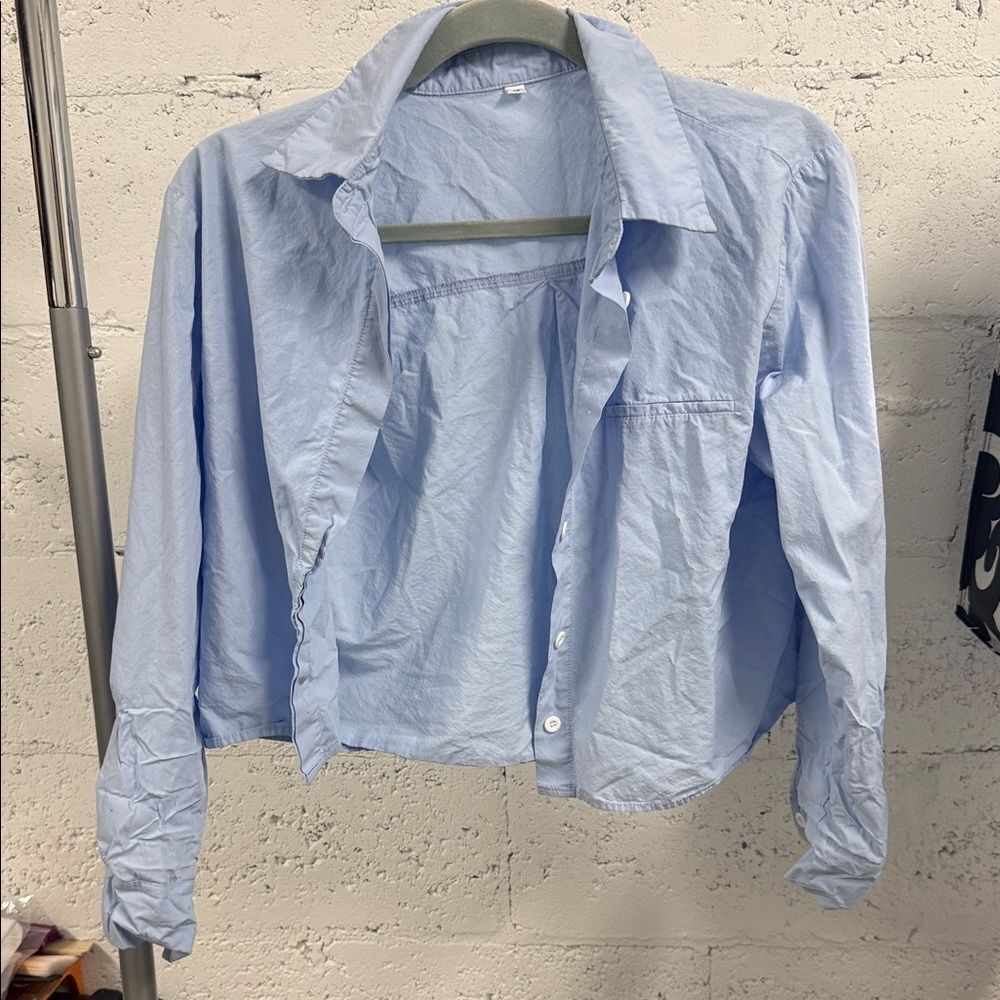 Light Blue Button-Up Shirt Cropped Style Long Sleeve Collared Shirt - Medium